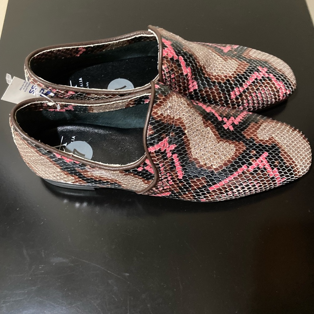 Aquatalia ladies snakeskin loafer shoes NWT size 7